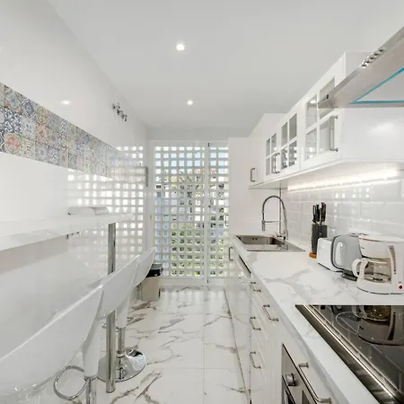 Διαμέρισμα Amazing Views, Chic Beach Duplex Εστεπόνα
