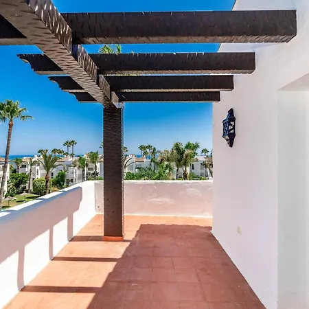 Amazing Views, Chic Beach Duplex * Εστεπόνα