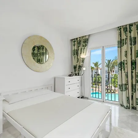 Amazing Views, Chic Beach Duplex Εστεπόνα